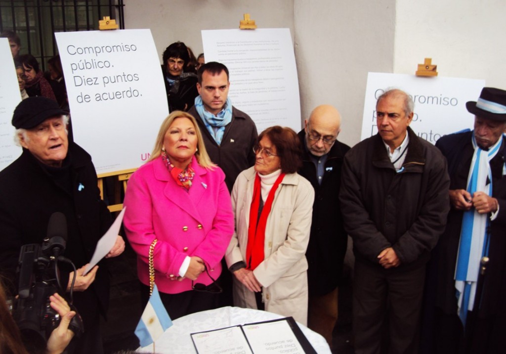 Mario Mazzitelli junto a Pino Solanas y los candidatos de la Coalición Sur