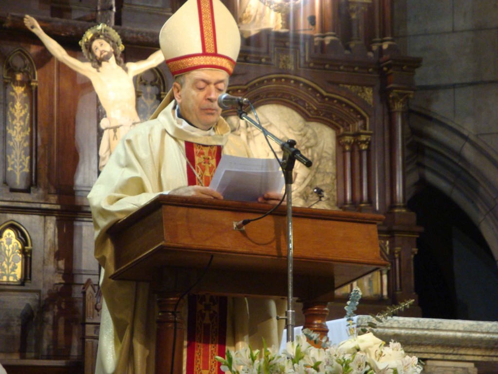 El obispo presidió la misa por la paz