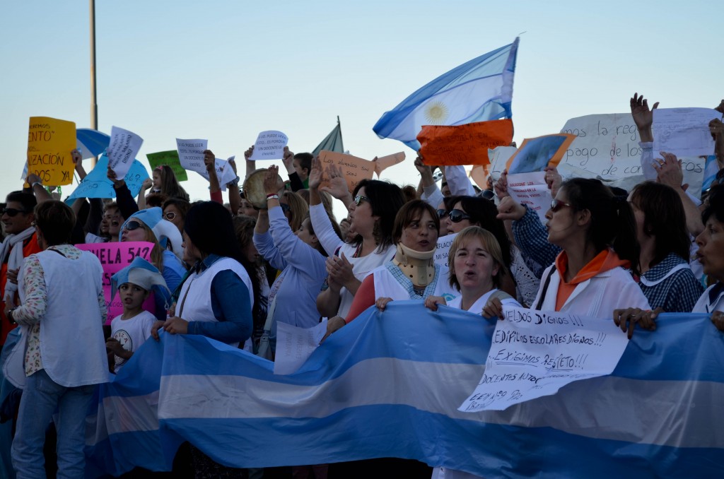 Scioli colgado de la sotana y lejos de los delantales blancos