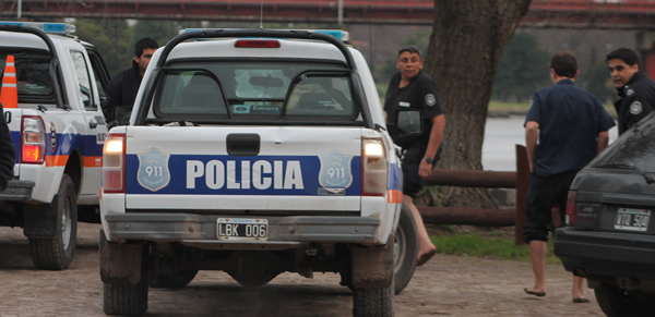 Necochea: Tres policías salvaron a una joven de 21 años que se arrojó al río