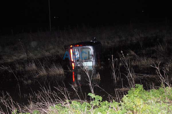 Tres heridos al volcar un utilitario en la Ruta 30