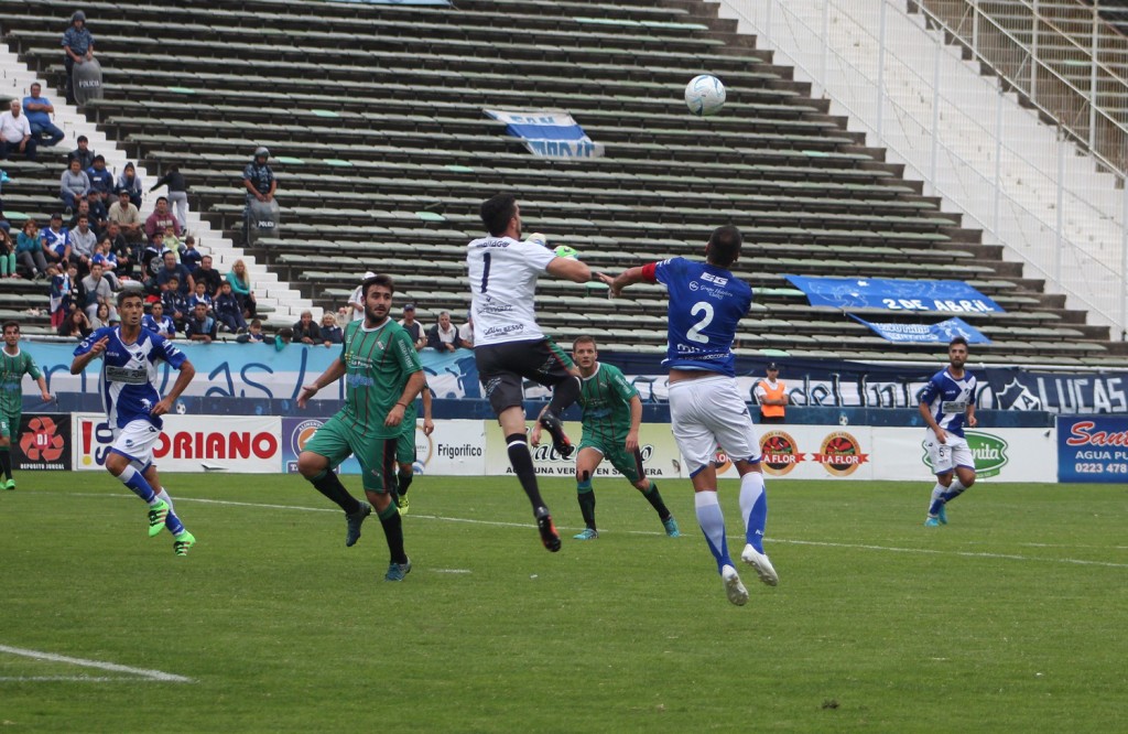 Complicado y aturdido: Alvarado cayó con Ferro en el Minella