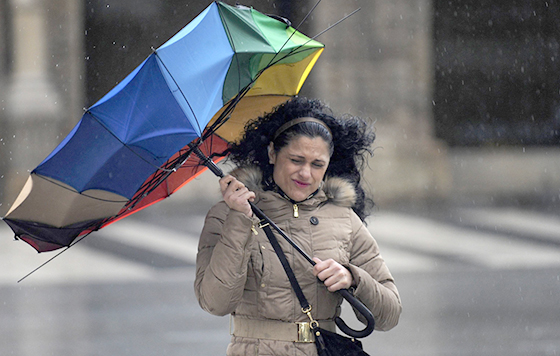 Con ráfagas de hasta 80 km por hora, se extiende hasta el miércoles el alerta meteorológico