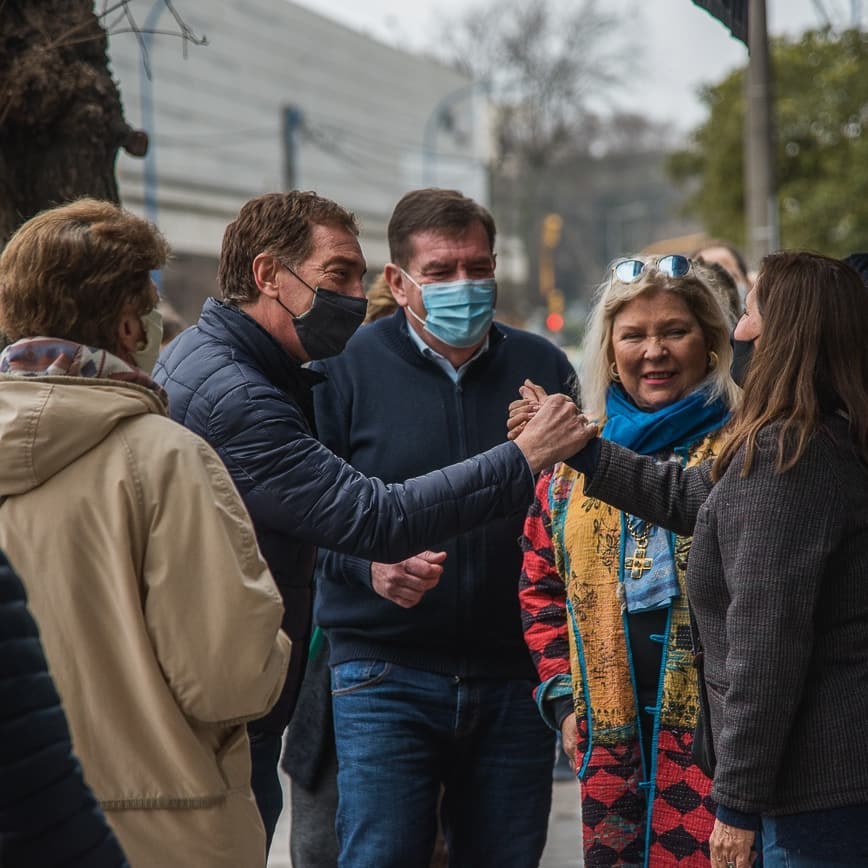 Santilli se mostró con Carrió y volvió a fijar el objetivo: "El adversario es el kirchnerismo"