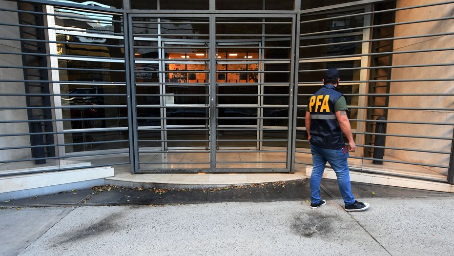 La huella encontrada en el ataque a Clarín no figura en la base de datos de Migraciones