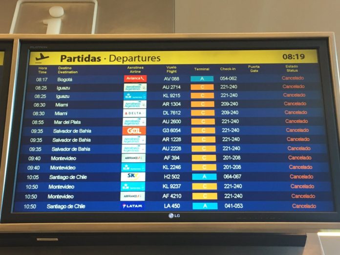 Vuelos: Habría demoras y cancelaciones desde el martes por paro de controladores