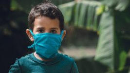 Coronavirus: dan a conocer los factores que pueden predecir un cuadro grave en niños