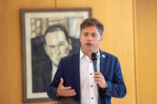 Axel Kicillof puso el sello a obras para 28 municipios oficialistas