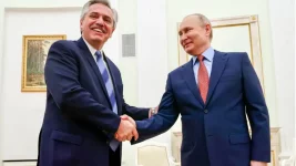 Alberto Fernández "traicionó" a Vladimir Putin, según la agencia rusa Sputnik