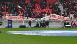 No aguantan más a los Moyano en Independiente: hinchas coparon el estadio