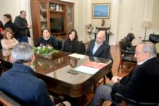 El intendente Lunghi recibió al escritor Eduardo Sacheri