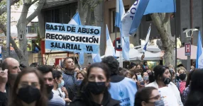 Abren la revisión de paritarias en Provincia y arrastran los reclamos municipales