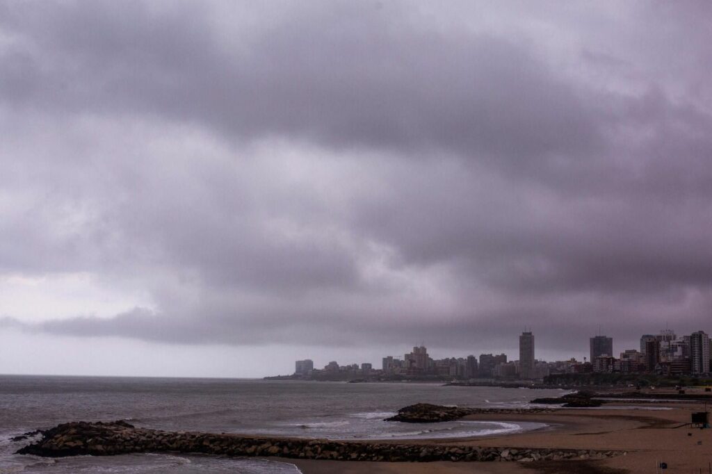 Alerta meteorológico por lluvias, tormentas y ráfagas intensas para este jueves