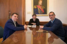 Revuelo en Azul por una foto de Hernán Bertellys con aroma a peronismo