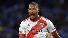 La picante respuesta de Salomón Rondón a un hincha por su paso por River