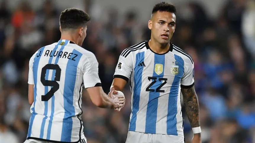 La pulseada entre Lautaro Martínez y Julián Álvarez, ahora en versión Copa América