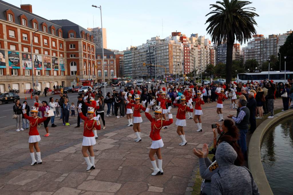 Integración nieve y mar: la Guardia Nacional del Mar viene para la Fiesta de la Nieve