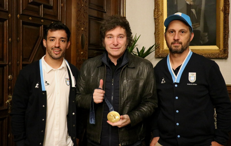 Javier Milei recibió a José “Maligno” Torres en la Casa Rosada y salieron al balcón