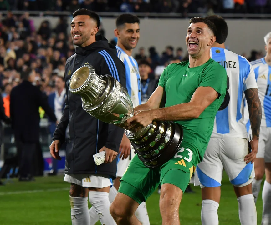 El descargo del “Dibu” Martínez tras la sanción de la Conmebol: “Nunca fue mi intención faltarle el respeto a nadie”