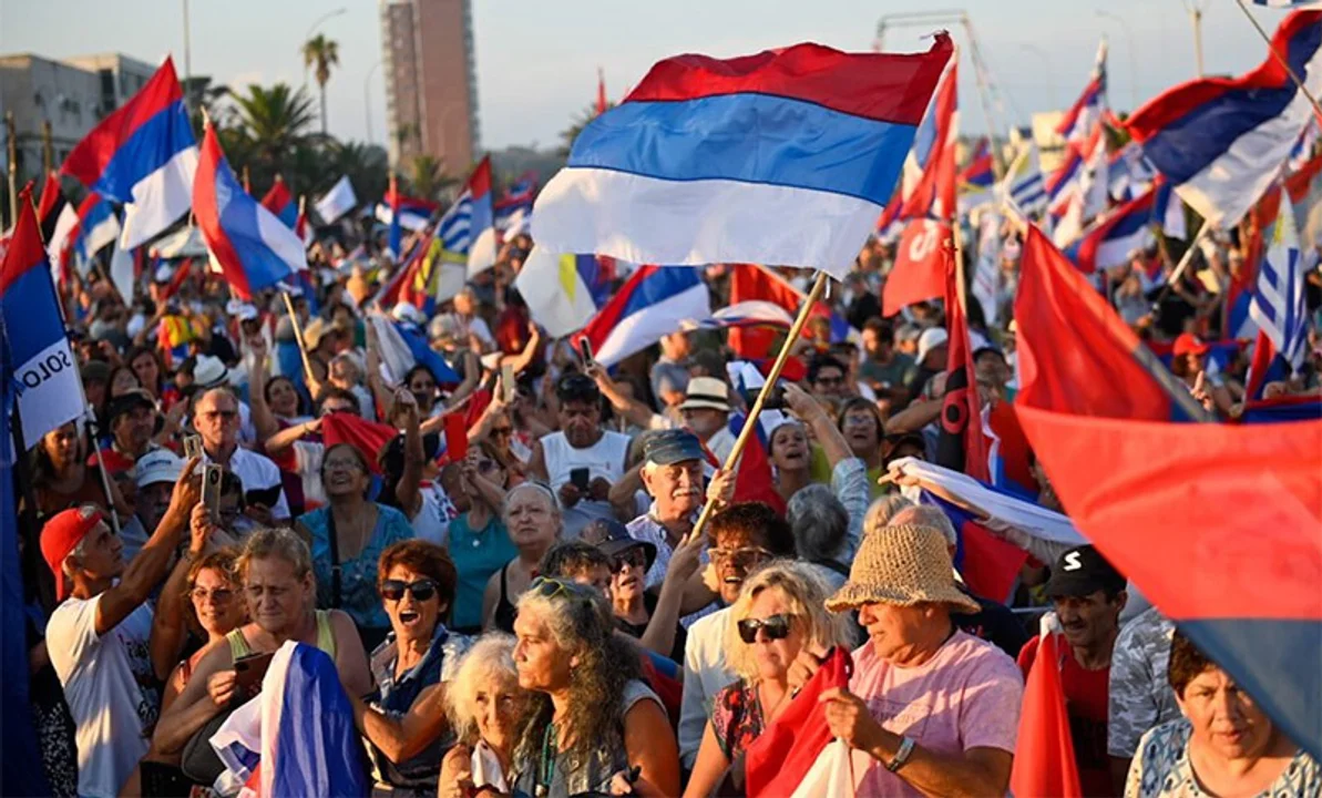 Ganó el Frente Amplio pero habrá balotaje; incertidumbre sobre distribución de bancas en Uruguay