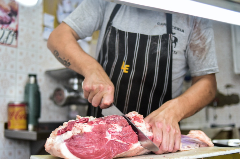 El consumo de carne se derrumbó 12% y es el peor registro en 26 años