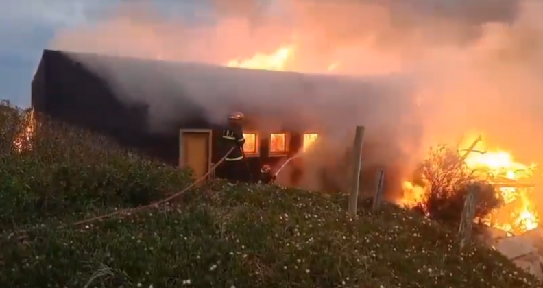 Un incendio destruyó el restorán en el complejo Bosques del Faro