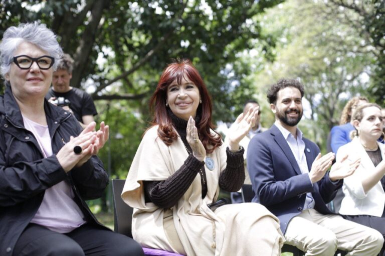 Cristina Fernández se volvió a mostrar en el conurbano en “modo candidata”