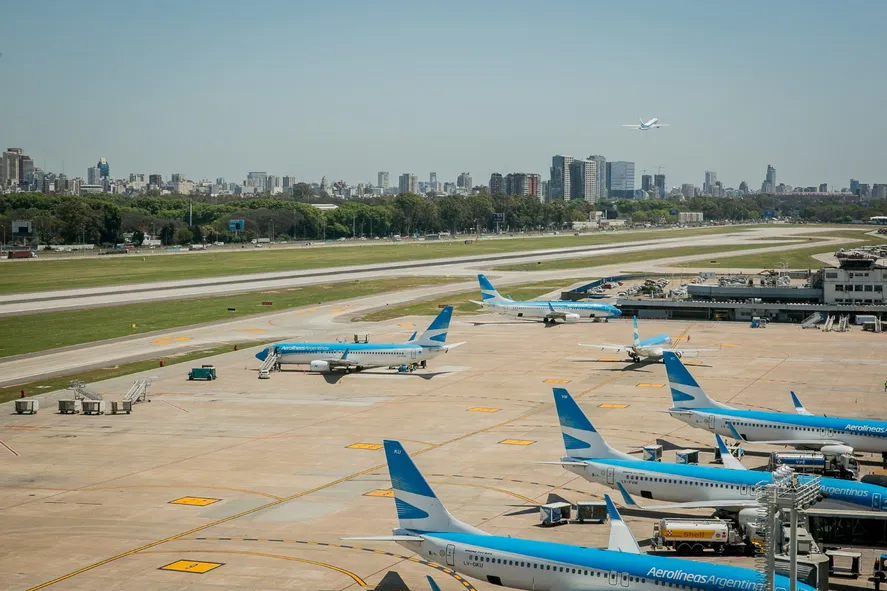 ¿Qué opina la sociedad sobre la privatización de Aerolíneas Argentinas? La encuesta que sacude al gobierno