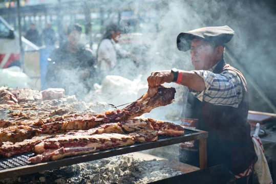 Prender la parrilla para Navidad y Año Nuevo, una misión cada vez más complicada