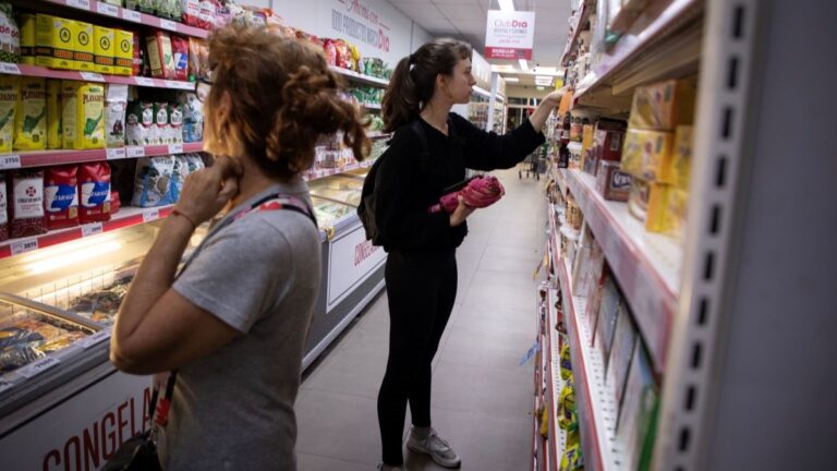 La inflación de noviembre fue de 2,4%, contra 2,7% de octubre, y acumula 112% en el año