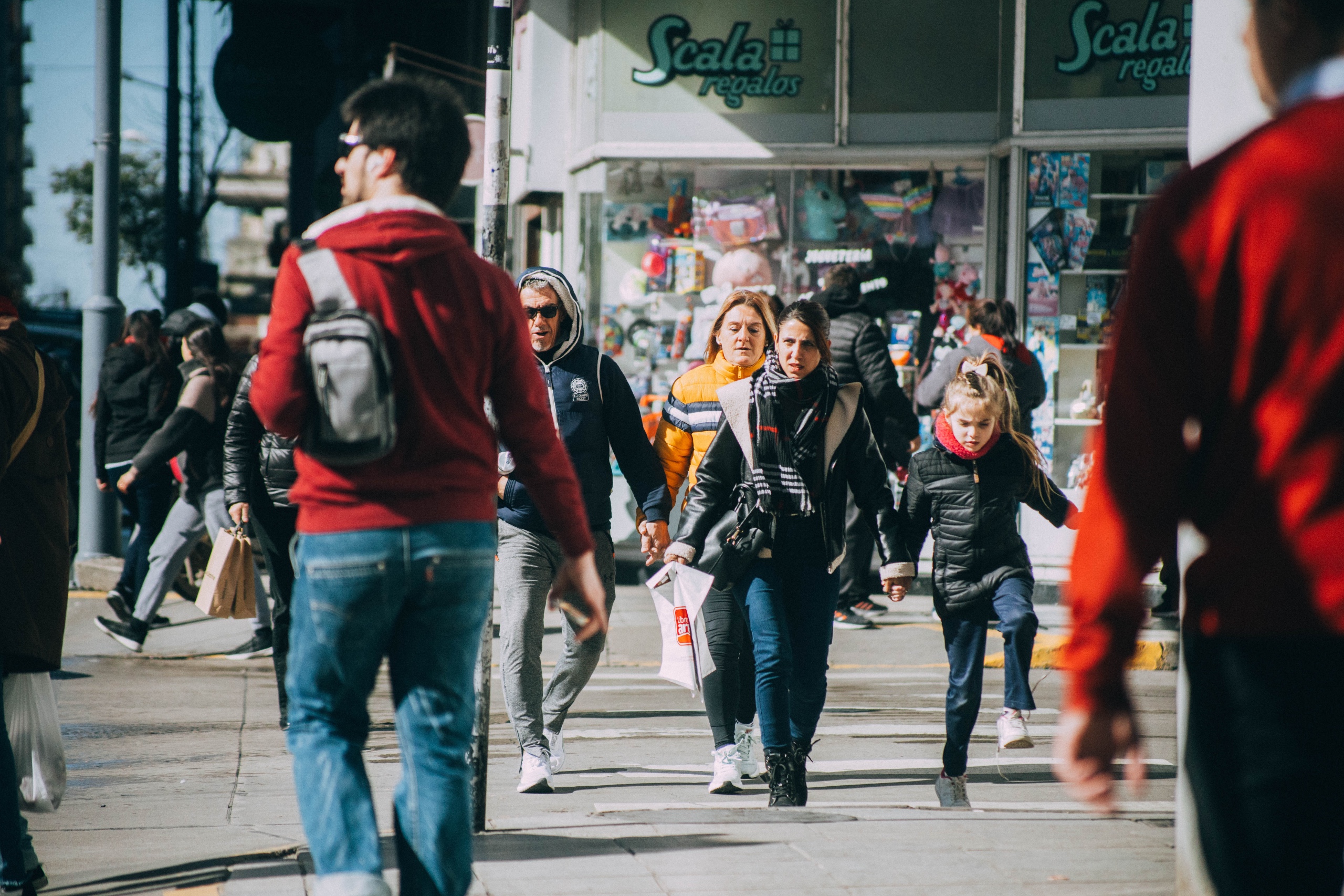 Rivadavia es peatonal durante el verano de 19.00 a 02.00