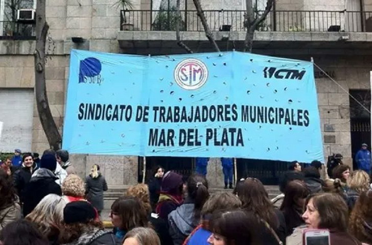 Atraso salarial del 52 % no se arregla con monedas: Municipales sin plata y rumbo a un paro