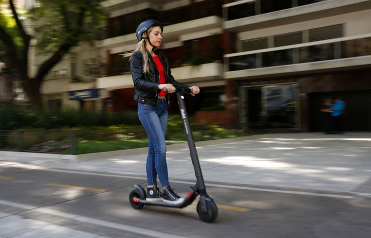 Monopatines eléctricos: el peligro de no auto percibirse conductor de un vehículo